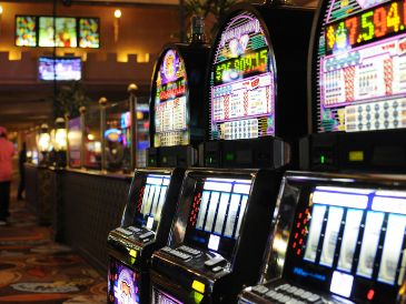 La SHCP dijo que estas acciones reafirman el compromiso de cooperación internacional para prevenir el uso del sistema financiero con fines ilícitos. Unsplash