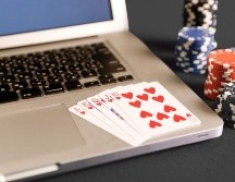 La futura reforma, dijo Claudia Sheinbaum, buscará actualizar la regulación, cerrar vacíos legales y fortalecer la supervisión del sector digital. ESPECIAL / CANVA