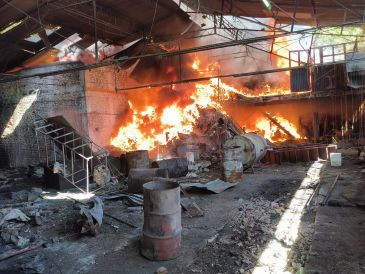 Desde las cámaras de C5, la columna de humo del incendio en Oblatos eran impresionantes.  ESPECIAL / PC y Bomberos Guadalajara