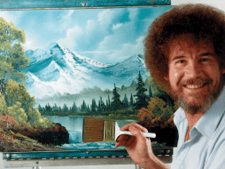 Ross, un pilar de la televisión pública durante las décadas de 1980 y 1990, era conocido por su frondoso cabello y su cálida personalidad Bob Ross posa para una fotografía frente a una de sus obras. Bob Ross Inc./AP