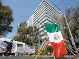 Los cañeros se colocaron a las puertas de la Secretaría de Agricultura y Desarrollo Rural. EL UNIVERSAL