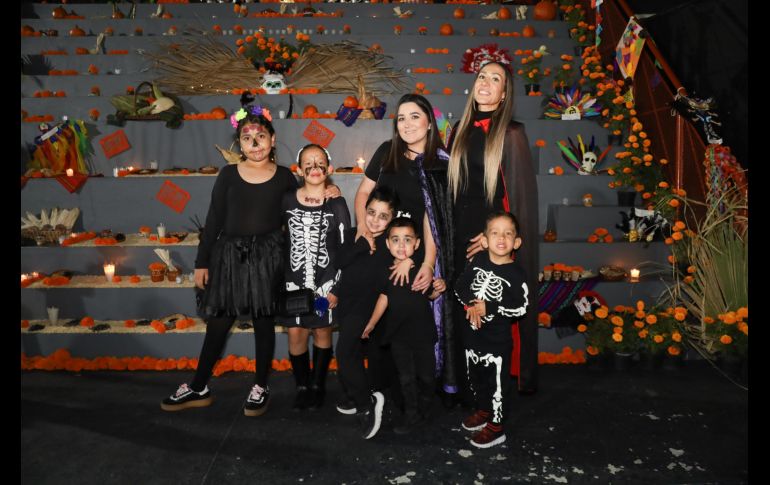 Romina Benasarr, Victoria Piña, Karla Cañedo, Diego Ramírez, Alonso Ramírez, Leonardo Piña y Alejandra Hernánde. GENTE BIEN JALISCO / A. Rodríguez