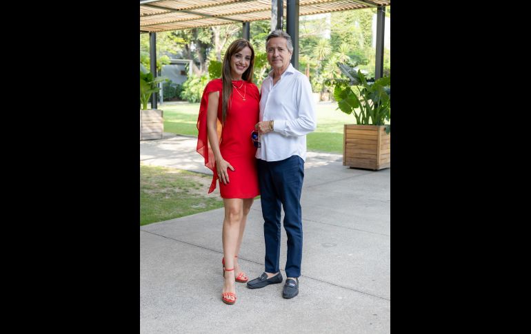 Ginna Gómez y Carlos Alvirde. GENTE BIEN JALISCO / Fiesta sorpresa para Alberto Barreto