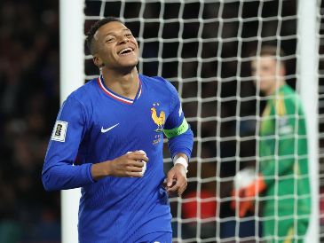 Kylian Mbappé marcó un doblete en el encuentro y se pone a dos tantos de igualar a Olivier Giroud como el máximo anotador de su Selección. EFE/C. Petit