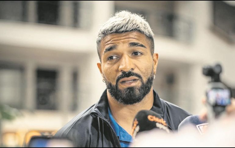 Rodrigo Aguirre, delantero del América, dijo que su técnico en Selección, Marcelo Bielsa, no le pidió información sobre los futbolistas del Tricolor. ESPECIAL