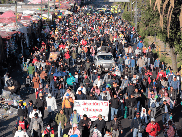 Hasta este 14 de noviembre, las y los docentes de la CNTE mantienen el paro de labores de 48 horas y plantones en diversos puntos de la Ciudad de México. EFE / M. Guzmán