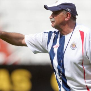 Chivas lamenta el fallecimiento de Xabier Azkargorta