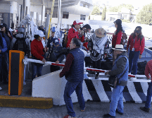 Al inicio de esta jornada, grupos de maestros de la CNTE continuaron sus movilizaciones en algunas casetas que comunican con los accesos más importantes de la capital. SUN / F. Zamora