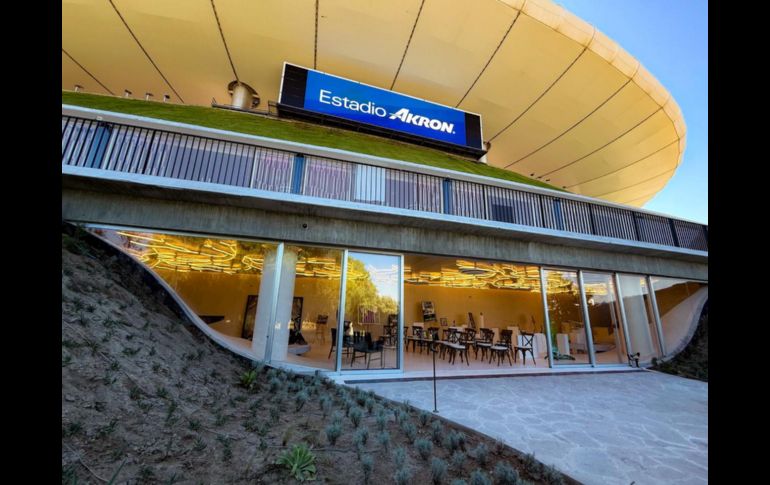 El museo fue diseñado como una “grotto”, una cueva dentro del volcán que representa el estadio, y dialoga con elementos naturales como un pirul centenario, que se convierte en “árbol guardián” del recinto. EL INFORMADOR/ A. Navarro