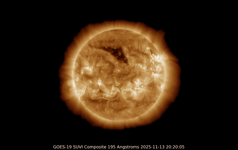 La tormenta geomagnética azotó a la Tierra esta semana pero su corazón pasó por el planeta el pasado miércoles lo que elevó el nivel de alerta hasta el G4 severa. EFE/GOES/SWPC-NOAA