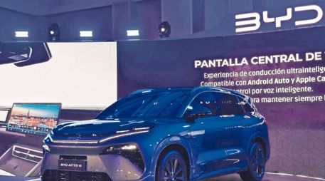 El diseño del BYD Atto 8 destaca por su estética moderna: faros LED de mirada rasgada, líneas aerodinámicas y un perfil robusto. ESPECIAL
