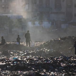 Israel bombardea por tierra, mar y aire el norte y el sur de Gaza pese al alto el fuego