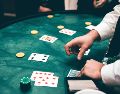 Entre juegos de azar, póker, blackjack, ruletas y otras dinámicas, miles de usuarios visitan constantemente las casas de apuestas o casinos con el objetivo de apostar dinero y pasar un momento de diversión. ESPECIAL / CANVA