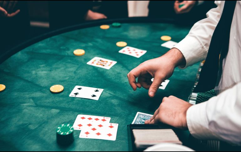 Entre juegos de azar, póker, blackjack, ruletas y otras dinámicas, miles de usuarios visitan constantemente las casas de apuestas o casinos con el objetivo de apostar dinero y pasar un momento de diversión. ESPECIAL / CANVA