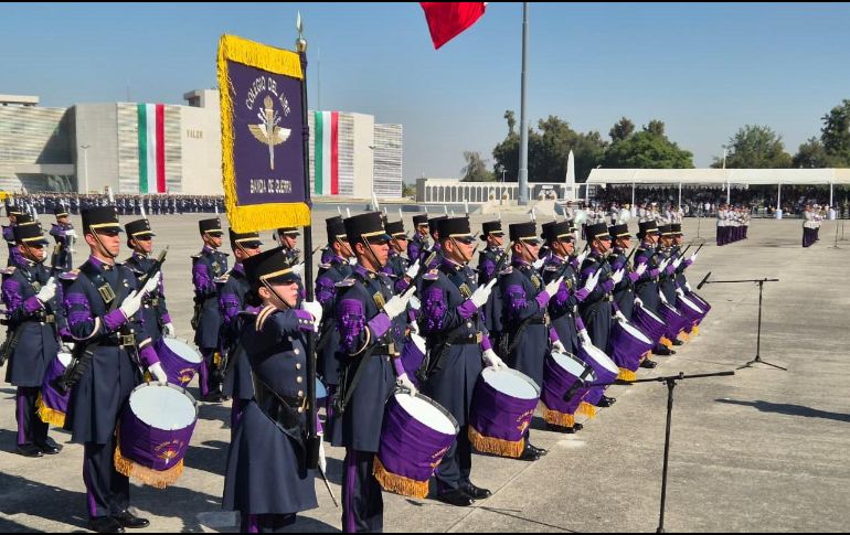 Desde la fundación de la Escuela, han egresado 54 mujeres y 4 mil 898 hombres pilotos aviadores, así como 113 becarios de países amigo. ESPECIAL