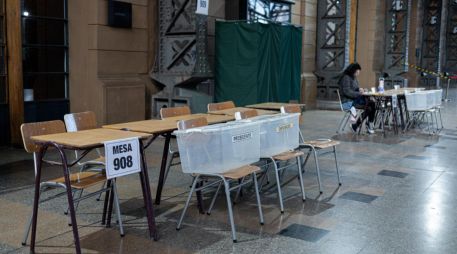 Chile debe elegir entre ocho candidatos a La Moneda, con la izquierdista Jeannette Jara, exministra comunista de Boric, como favorita. EFE/ A. DÍAZ