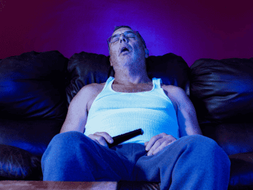 Desde la necesidad de compañía hasta la búsqueda de distracción mental, esta práctica tiene explicaciones que van más allá de lo superficial. CANVA