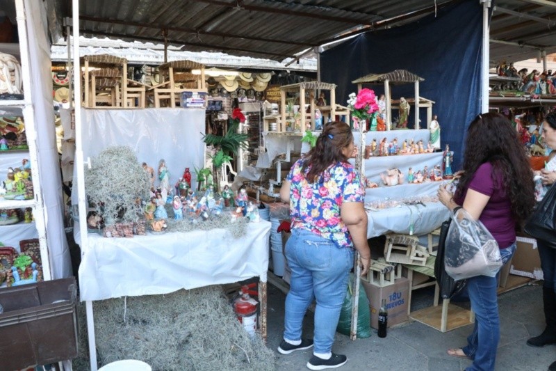 En los tianguis se pueden encontrar Nacimientos, adornos, entre otros artículos navideños.&nbsp;GOBIERNO DE GUADALAJARA
