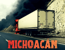 La célula delictiva se apoderó de varios vehículos y camiones, los cuales atravesó en distintos puntos carreteros de la entidad y les prendió fuego. ESPECIAL / CANVA