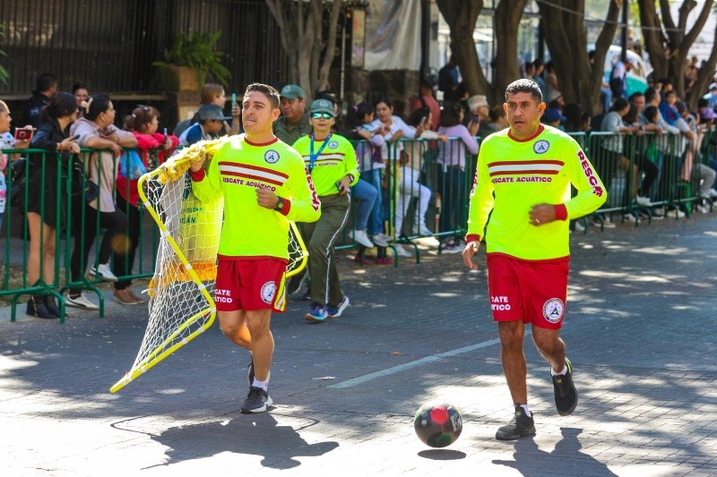 &nbsp;Bandas de guerra, estudiantes, deportistas, policías y acróbatas maravillaron a los asistentes con sus piruetas y su ritmo. EL INFORMADOR / A. NAVARRO