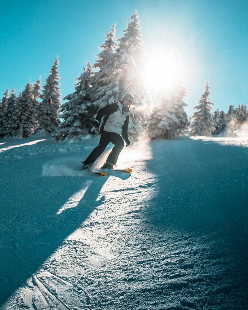  Sus pistas de esquí y servicios exclusivos atraen en invierno. UNSPLASH 