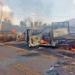 Operativo de seguridad federal deja dos muertos y bloqueos carreteros en Michoacán