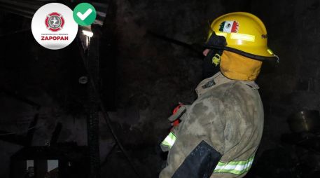 Elementos de la Base 3 de Protección Civil y Bomberos de Zapopan atendieron el incendio. ESPECIAL / FACEBOOK Protección Civil y Bomberos Zapopan