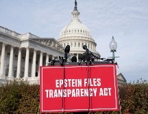 El líder legislativo advirtió que la propuesta sobre los archivos de Epstein amenaza la privacidad de las víctimas y requiere ajustes antes de avanzar. EFE/L. Johnson