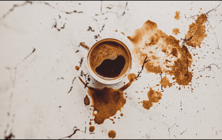 De acuerdo con una empresa cafetera española, estos son algunos consejos para quitar las manchas de café de tu ropa. ESPECIAL