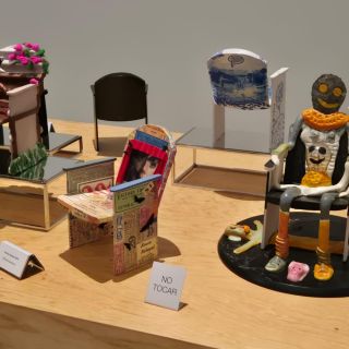 Butacas que cuentan historias: el MUSA exhibe las preseas de los Premios del Público a las Artes Escénicas