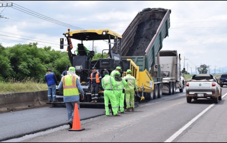 La SICT detalló que para estas labores se utilizará el tren de pavimentación puesto a disposición de las y los jaliscienses por el Gobierno de México a la Entidad. CORTESÍA/ SICT