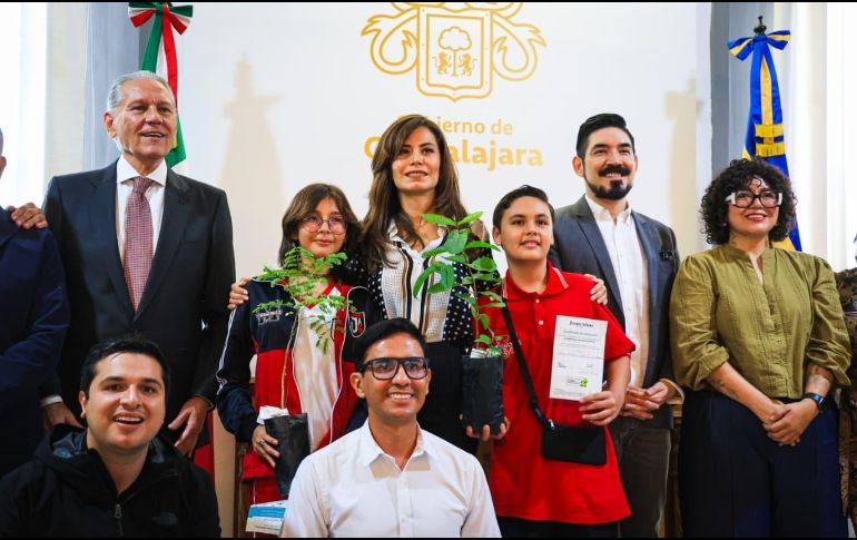 La campaña invita a familias y escuelas a adoptar un árbol, promoviendo que niñas y niños asuman el cuidado ambiental desde temprana edad. EL INFORMADOR / J. ACOSTA