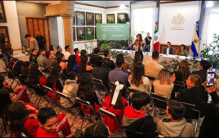 La alcaldesa Verónica Delgadillo subraya que ampliar áreas verdes es clave para mitigar calor, mejorar aire y enfrentar la crisis climática. EL INFORMADOR / J. ACOSTA