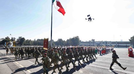 Revista de la columna militar para el desfile del 20 de noviembre que conmemora la Revolución Mexicana. SUN/B. Fregoso
