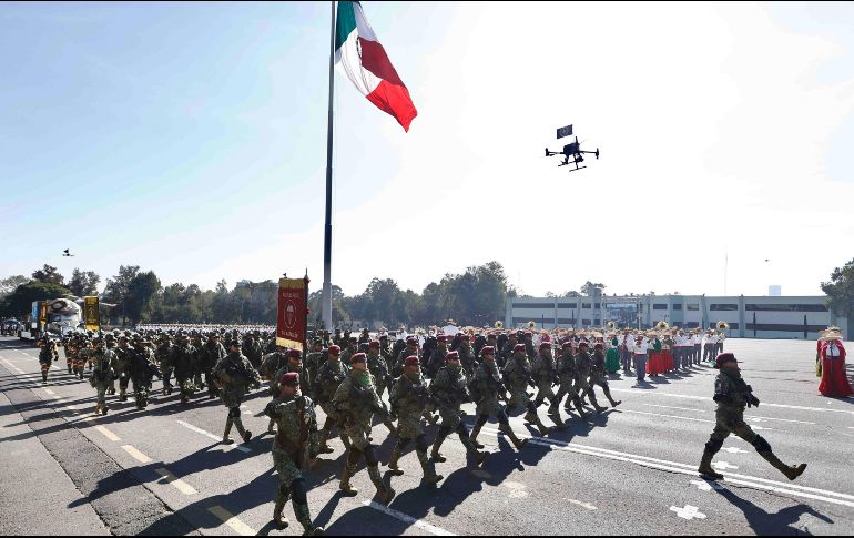 Revista de la columna militar para el desfile del 20 de noviembre que conmemora la Revolución Mexicana. SUN/B. Fregoso