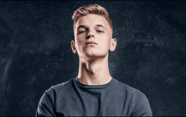 Más que un rostro en sí, lo que distingue a un narcisista (según la investigación) es la forma calculada en la que decide mostrarse ante los demás. CANVA