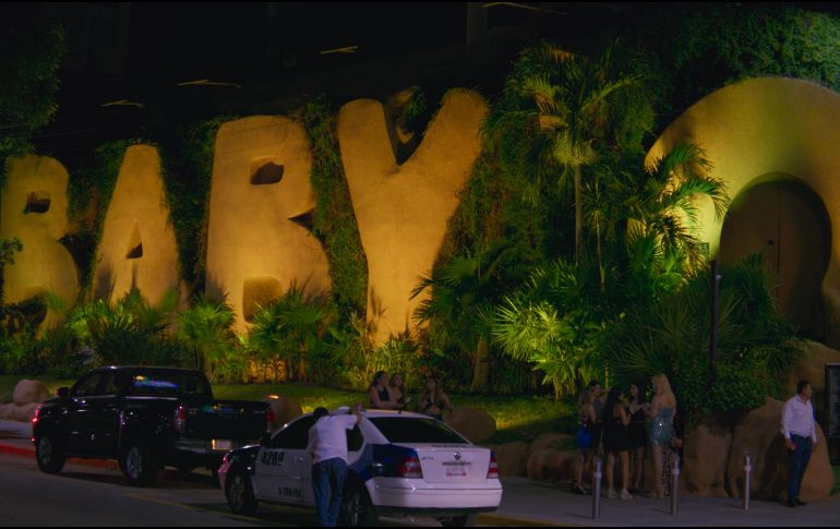 La noche eterna del Baby’O no solo revive un ícono: lo examina. Lo cuestiona. Lo coloca en el contexto de un país que ha visto transformarse el turismo, las ciudades costeras, la vida nocturna y el concepto mismo de celebridad.  CORTESÍA