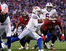 Josh Allen lanzó tres pases de touchdown y corrió para tres anotaciones en la victoria de Buffalo el partido pasado ante Buccaneers. AP/C. Kaster