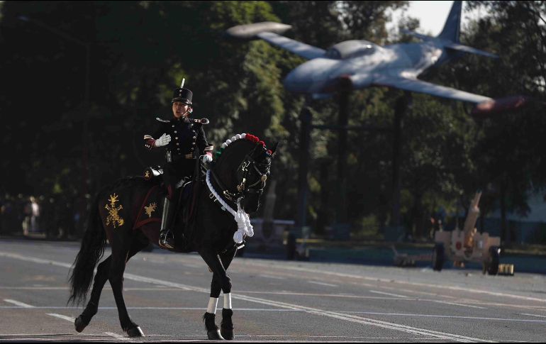 Militares desfilarán en una ruta modificada este 20 de noviembre. SUN/B. Fregoso