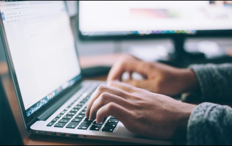 Si te toca trabajar el jueves 20 de noviembre, este se pagará como un día normal. Unsplash