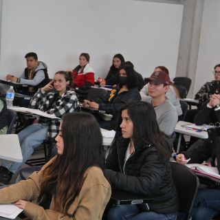 Casi la mitad de la matrícula universitaria se concentra en diez carreras: IMCO