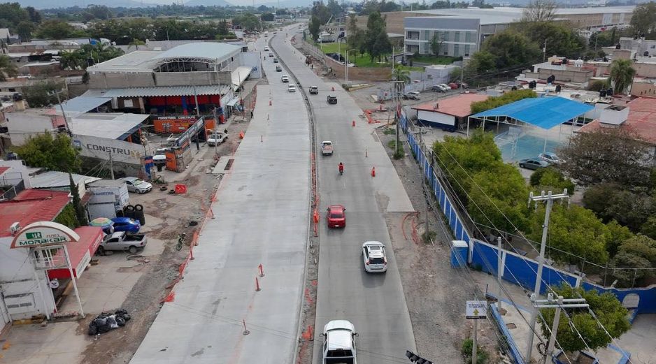 Pablo Lemus Navarro celebró que la apertura se hubiera llevado a cabo como se comprometió en días pasados, gracias al trabajo del personal de la SIOP. CORTESÍA/ Gobierno de Jalisco