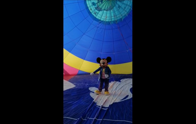 Mickey Mouse dentro del 