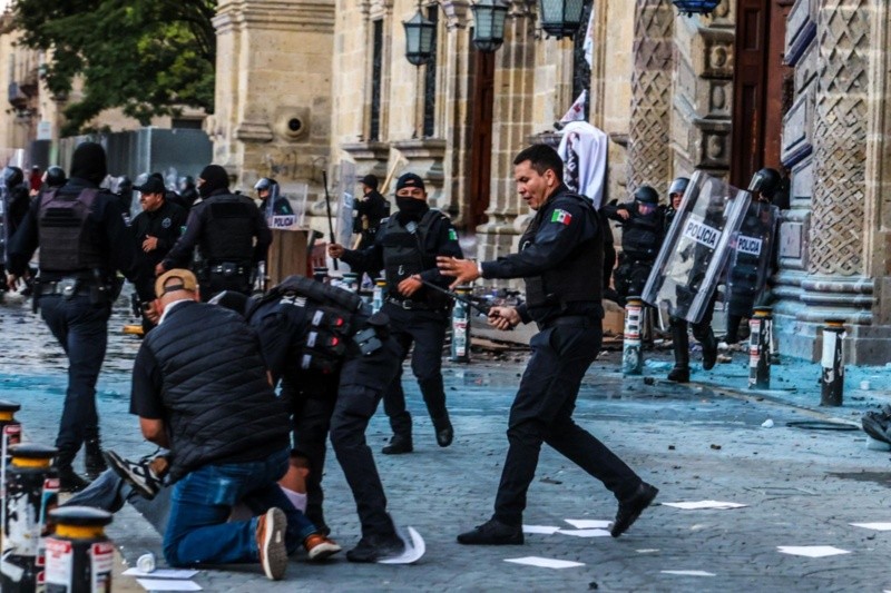 Tras las protestas registradas en el Centro Histórico de Guadalajara el sábado 15 de noviembre con motivo de la movilización nacional convocada por el colectivo Generación Z, fueron 48 personas detenidas. EL INFORMADOR / ARCHIVO