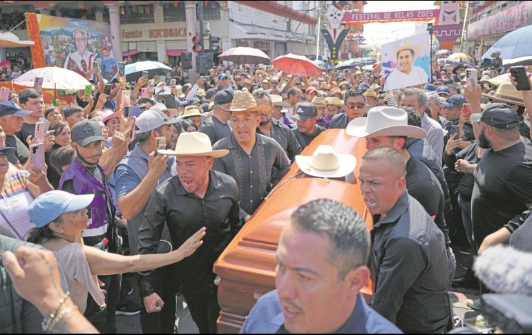 Las autoridades buscan desarticular a la célula criminal que planeó y ejecutó el crimen. AP