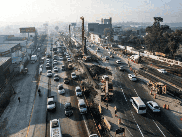 El gobernador de Jalisco, Pablo Lemus Navarro, abrió a la circulación, en ambos sentidos, carriles en Carretera a Chapala y Camino Real a Colima. EL INFORMADOR/A. Navarro