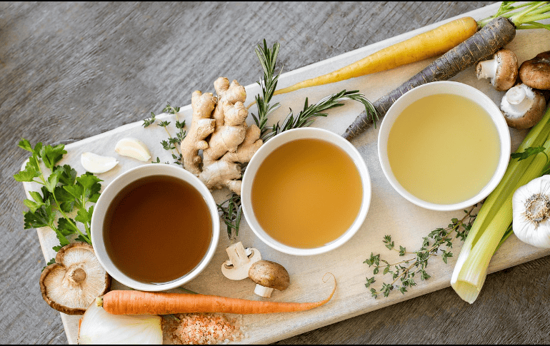 Los caldos caseros no solo reconfortan en los días fríos, sino que además aportan nutrientes clave para mantener el cuerpo fuerte y saludable durante el invierno. Pixabay