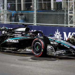 Russell domina una caótica y húmeda FP3 en Las Vegas