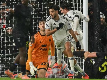 Con este gol, Jiménez pone fin a su sequía goleadora en la Premier League, sumando dos goles en lo que va de la temporada. AFP / G. Kirk