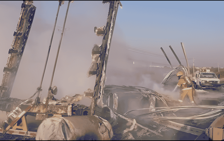 El accidente vehicular se registró en horas de la mañana en la carretera Federal 45 Silao-Irapuato, a la altura de la comunidad El Espejo. ESPECIAL / Facebook / H.Cuerpo de Bomberos de Silao de la Victoria